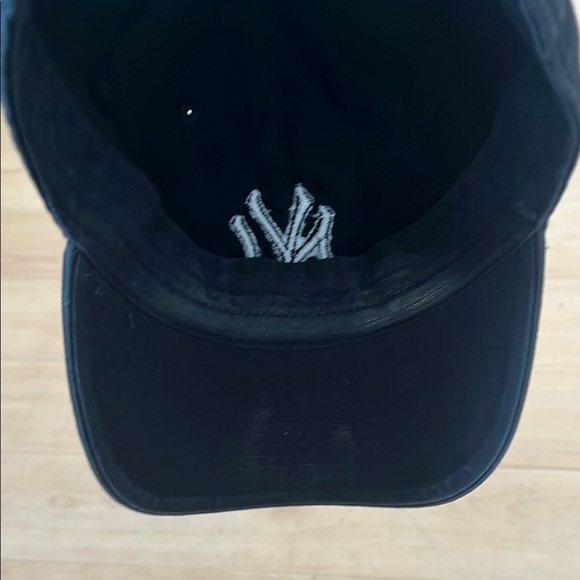 47 Black Baseball Cap with Curved Brim - Picture 6 of 8